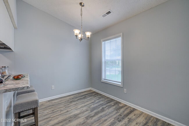 Building Photo - 617 Varsity Dr