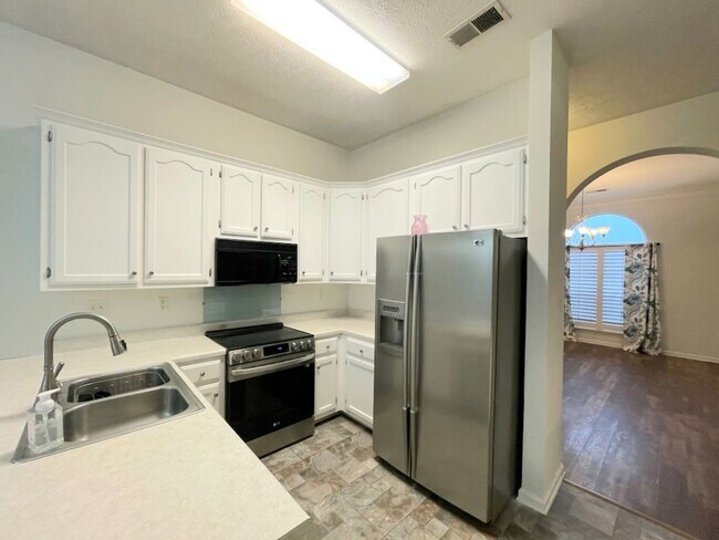 Building Photo - Available now! Beautiful Corner lot! 4 Bedrooms, Olive Branch schools!