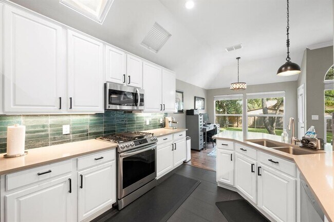 Building Photo - 8716 Bobcat Dr