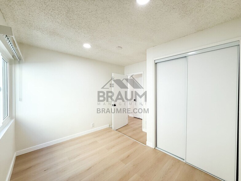 Building Photo - 5461 Kester Ave