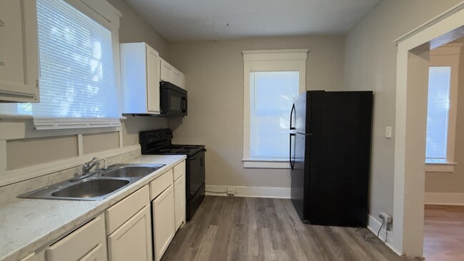 Building Photo - 1672 W 2nd St