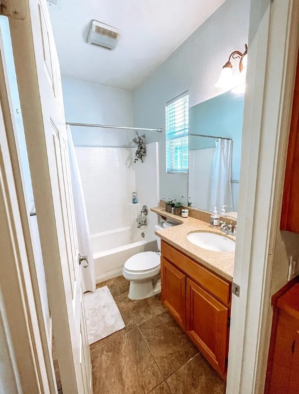 Building Photo - 2740 Bellezza Dr