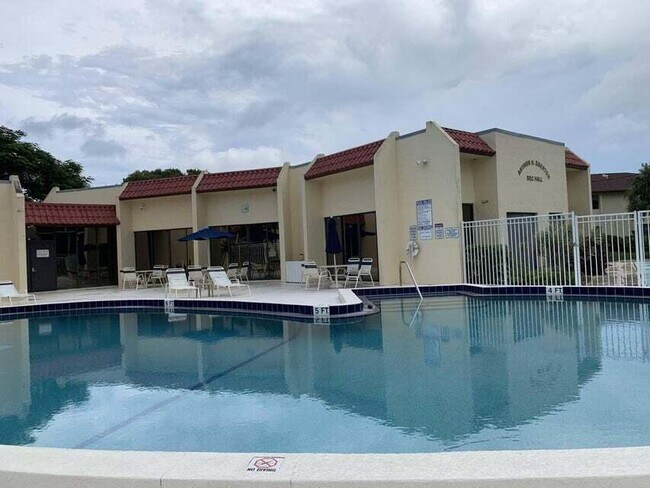 Building Photo - 2050 Oleander Blvd