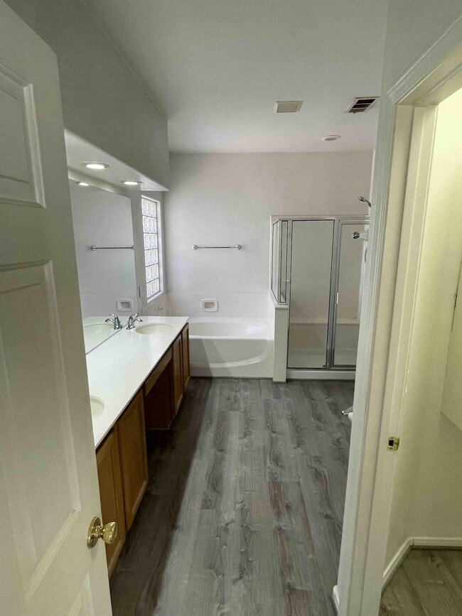 Building Photo - 8609 Highland View