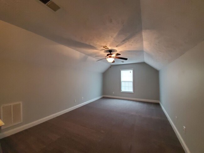 Building Photo - 142 N Copper Creek Dr