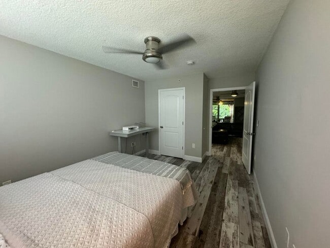 Building Photo - 300 Scotia Dr