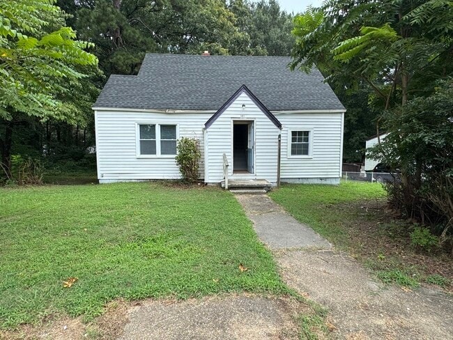 Primary Photo - 1401 Roanoke Ave