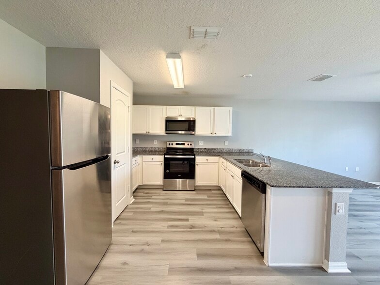 Building Photo - 687 Gila Dr