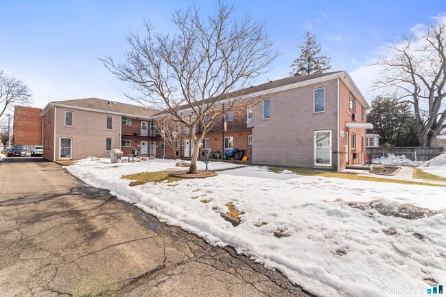 Building Photo - 24 Glenwood Ave