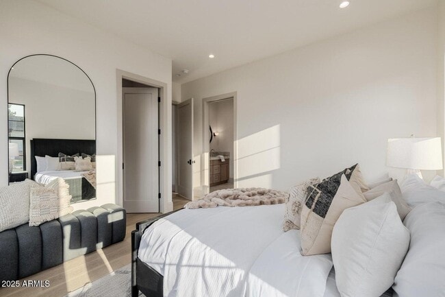 Building Photo - 3301 E Elm St