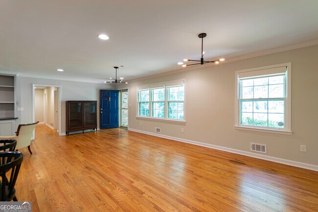 Building Photo - 2535 Melinda Dr NE