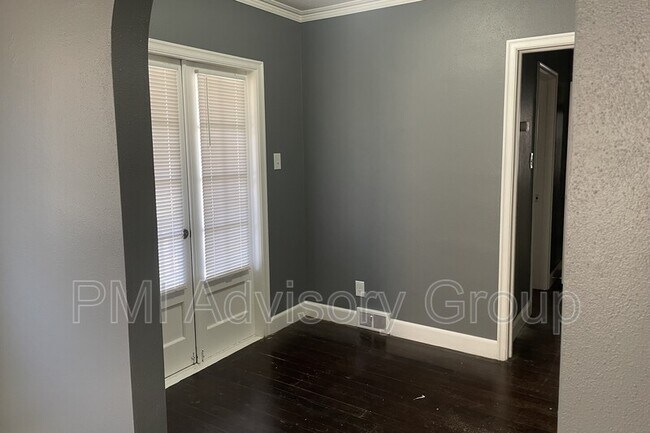 Building Photo - 3220 SW Huntoon St