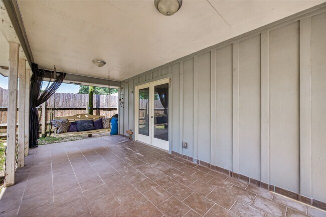 Building Photo - 1007 E Baker Rd