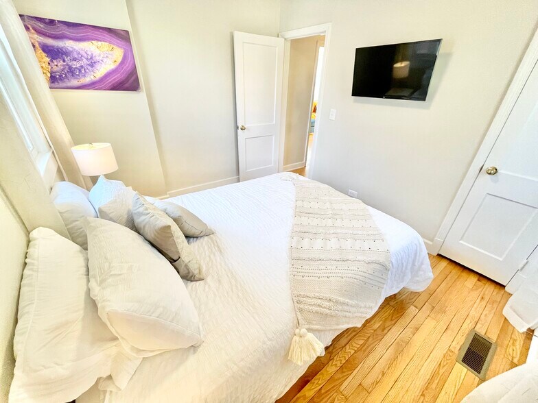 Building Photo - 1325 Willow Dr