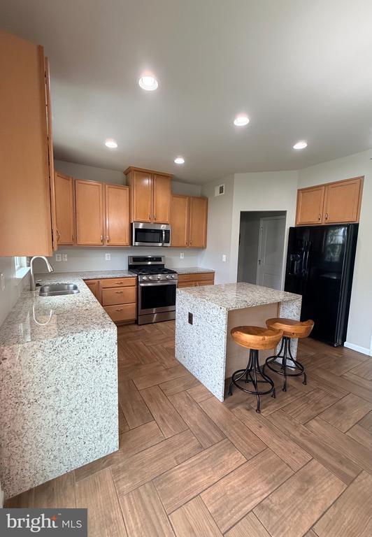 Building Photo - 9411 Wood Creek Cir