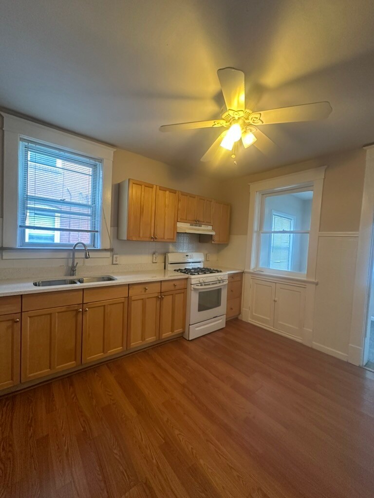 Building Photo - 5044 Bancroft Ave