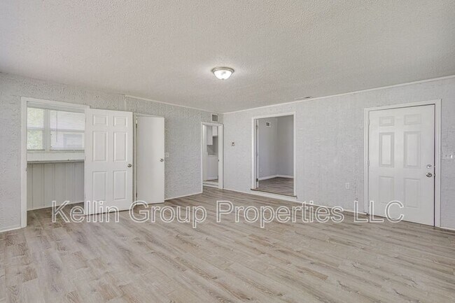 Building Photo - 875 19th Ave S