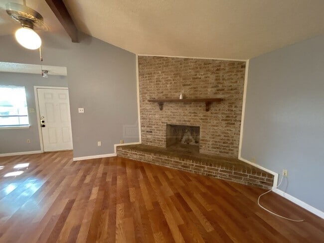 Building Photo - 2011 Windward Dr