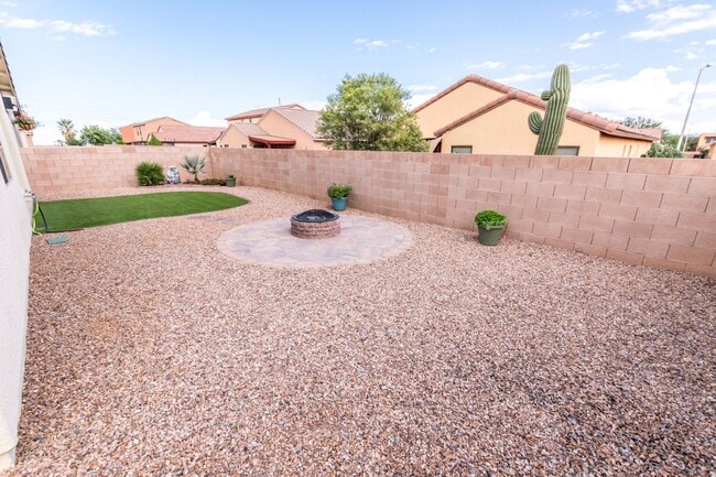 Building Photo - Gorgeous 4 Bedroom 2 Bathroom Home! Centra...
