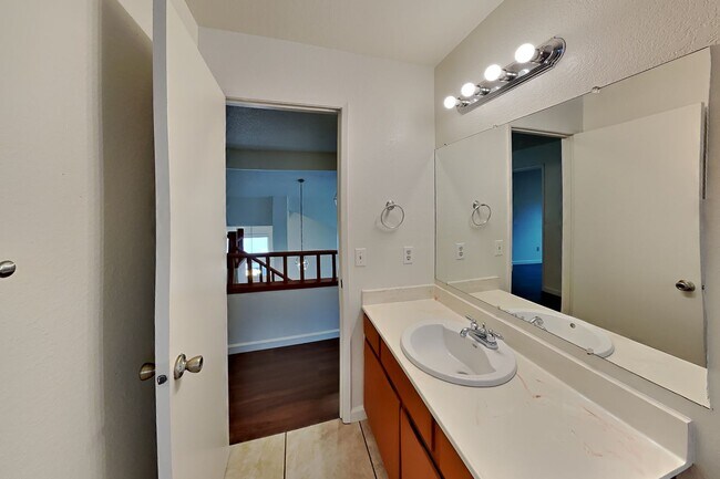 Building Photo - 1091 Discovery Way