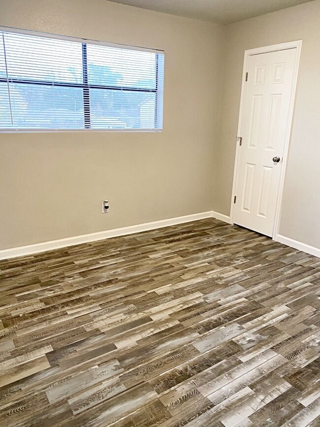 Building Photo - 5941 Bedford Dr