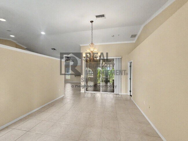 Building Photo - 2117 NE 40th St