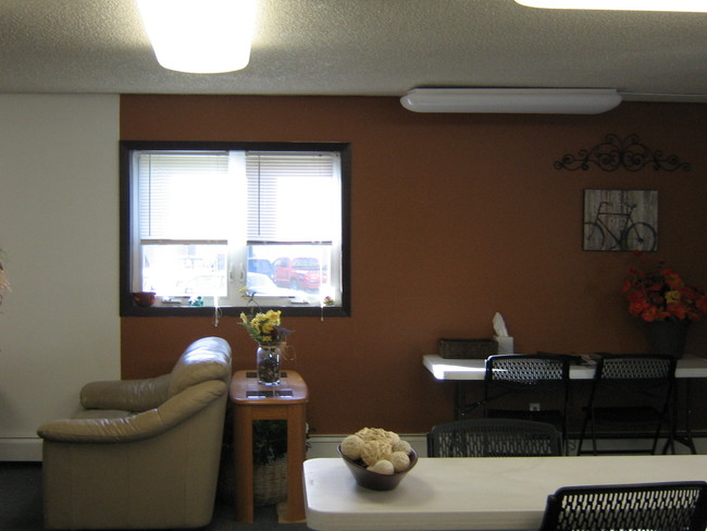 Building Photo - Executive Estates Apartments