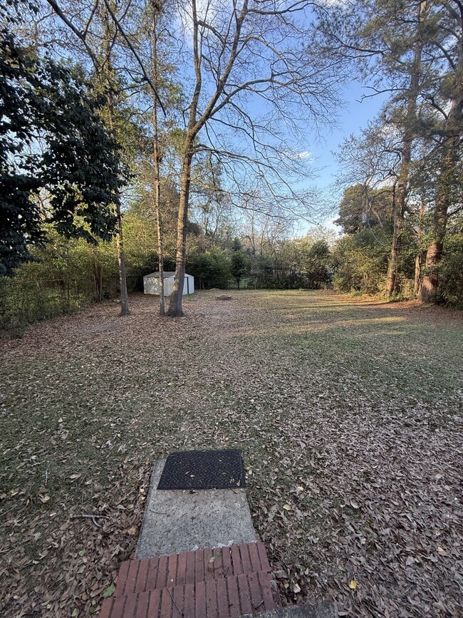 Building Photo - 215 Peachtree Cir