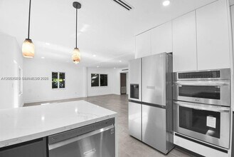 Building Photo - 7902 SW 67th Ave