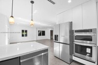 Building Photo - 7902 SW 67th Ave