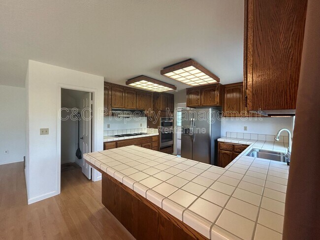 Building Photo - 284 Preakness Ln