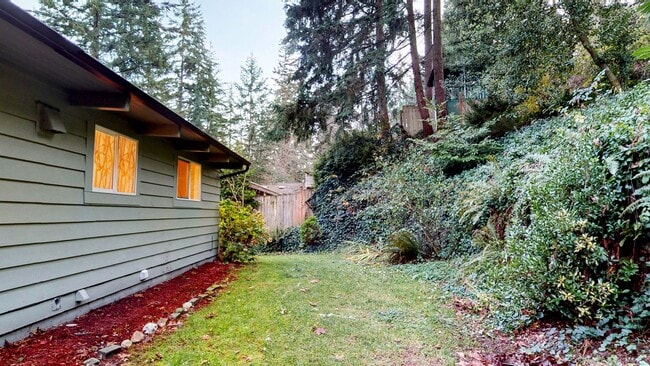 Building Photo - Available April 1 in Richmond Highlands