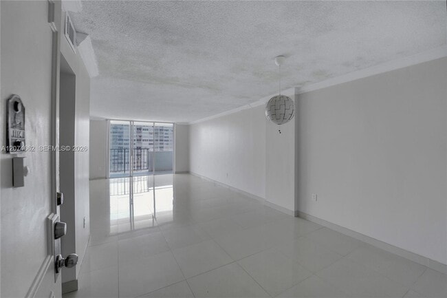 Building Photo - 2780 NE 183rd St
