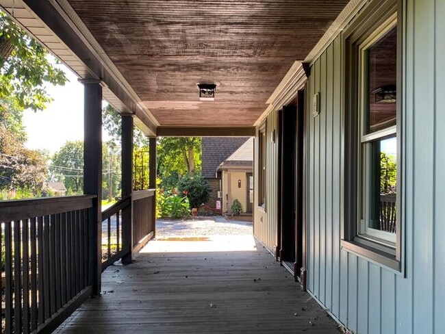 Building Photo - 1057 Ridge Rd