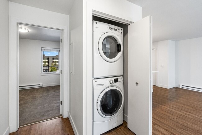 Building Photo - Explorer Units-2 Bedroom 1 Bathroom *Rent ...