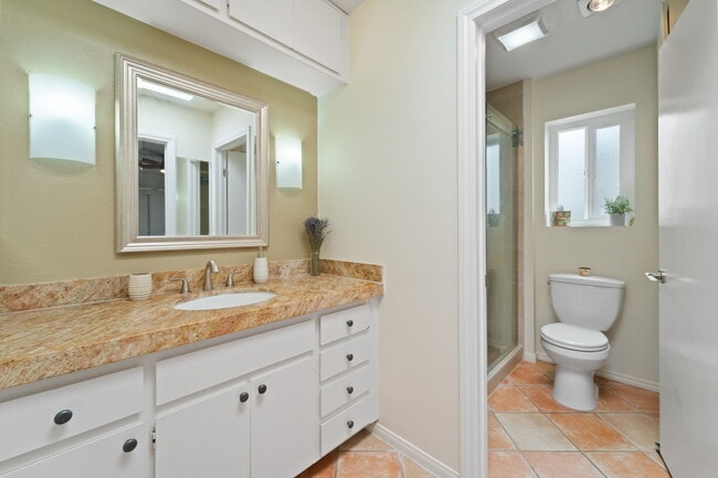 Separate bathroom vanity - 709 Agate St