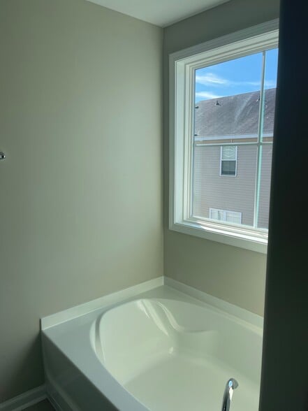 Large tub in Primary Bath - 102 Reese Way