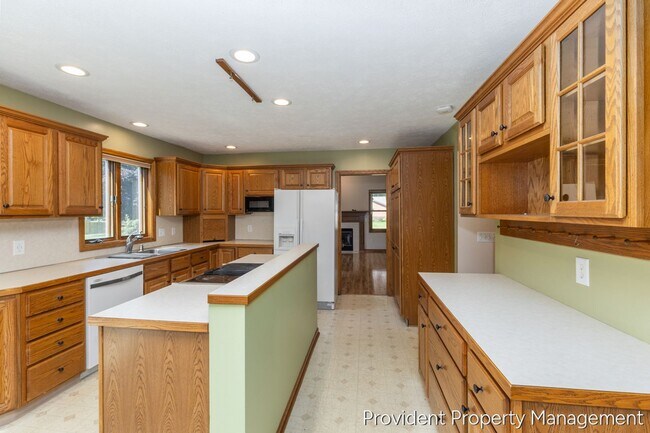 Building Photo - Spacious 4 Bedroom / 2.5 Bath Home with Byron Center Schools