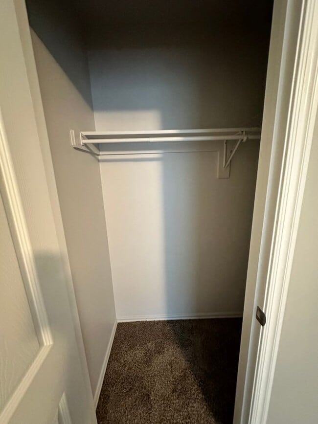 Building Photo - 3 bed 2 bath in Mustang- Move in Special!