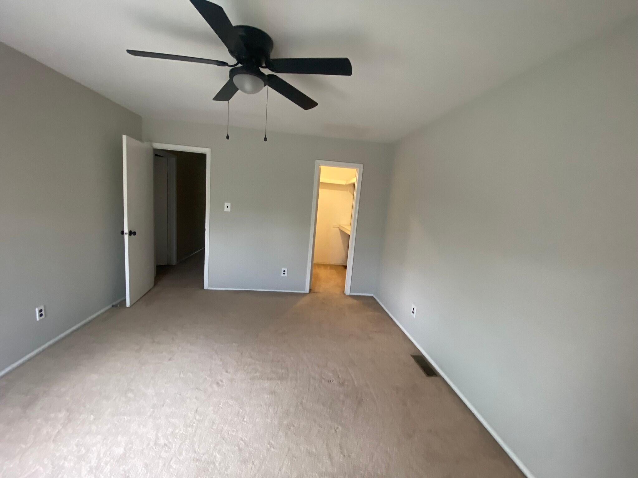 Building Photo - 32 E Oleander Dr