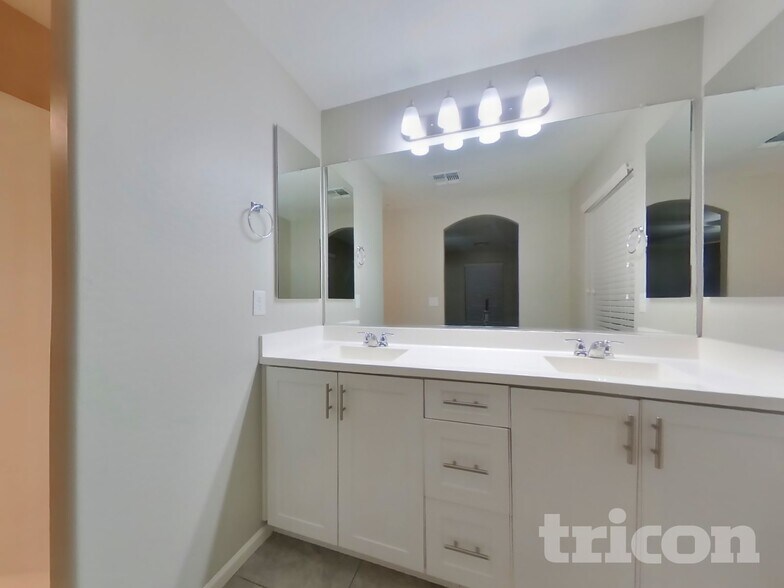 Building Photo - 12570 W Mazatzal Dr