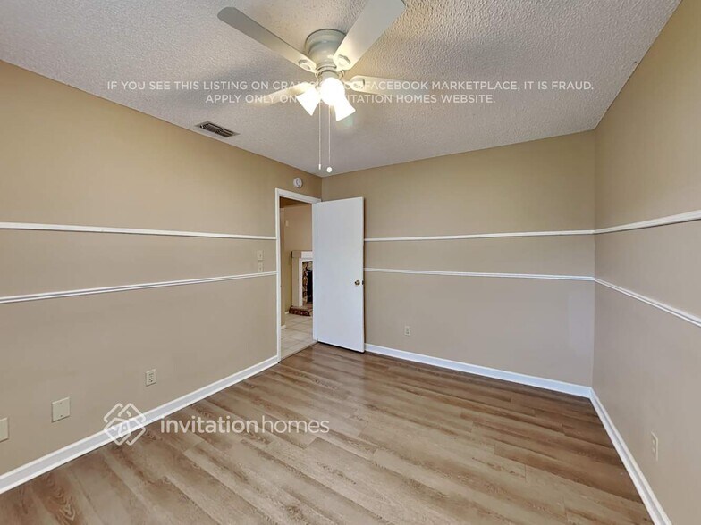 Building Photo - 3040 Oak View Dr