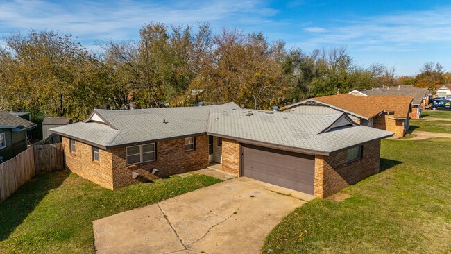 Building Photo - Gorgeous 5-Bedroom Home!