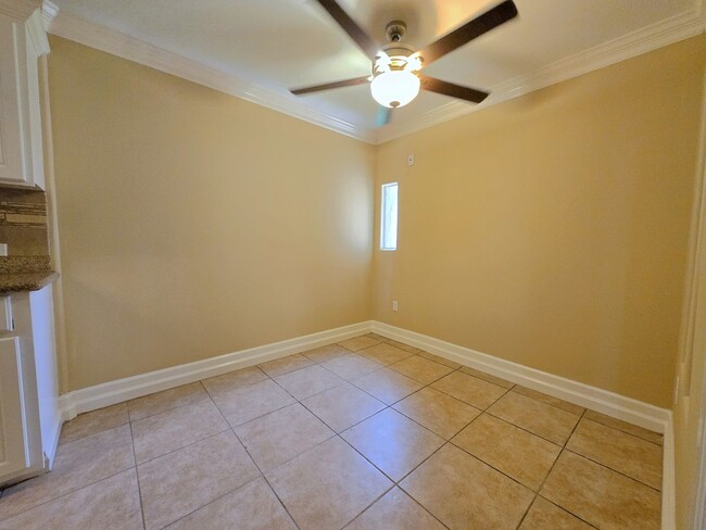 Building Photo - 2,465sf EXPANSIVE HOME IN THE HARLINGEN ME...