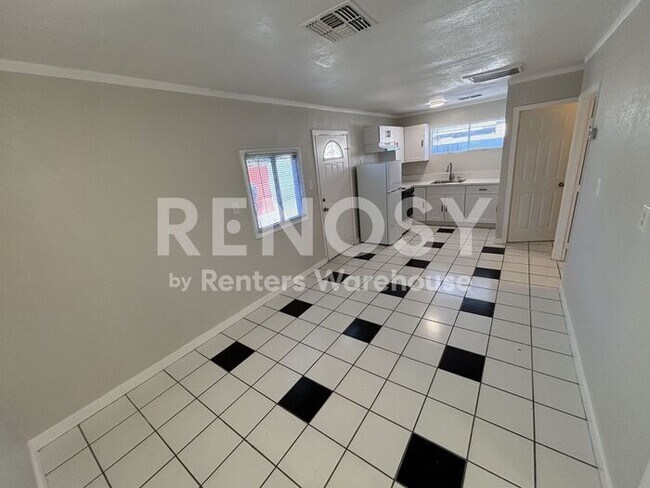 Building Photo - Modern, Solar Energy, 2-Bedroom detached Casita!