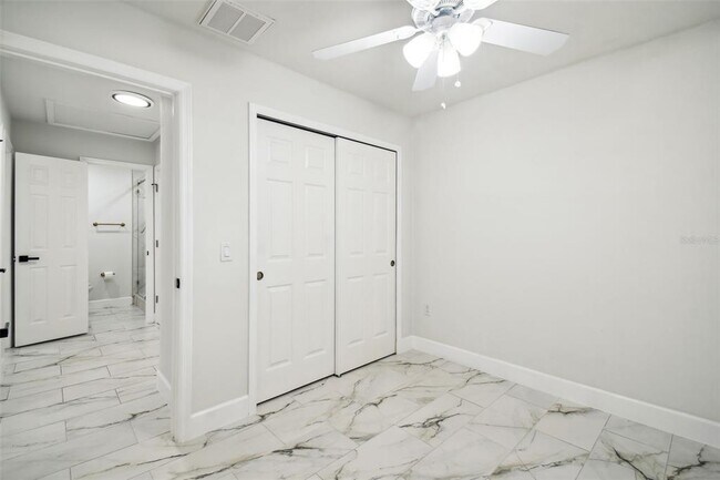 Building Photo - 4910 N Darby Ave