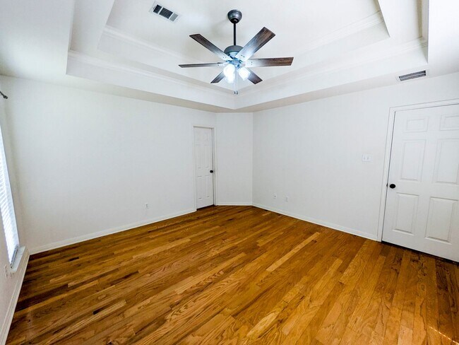 Building Photo - 7647 Rosewood Dr