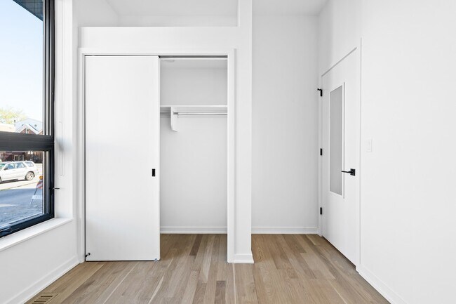 Building Photo - 2122 S Hoyne Ave