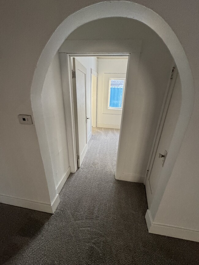 Building Photo - 1925 Sheridan Rd