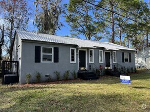 Building Photo - Renovated 2 Bedroom Jacksonville Heights D...